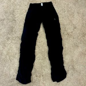 Ivivva size 10 black studio pants